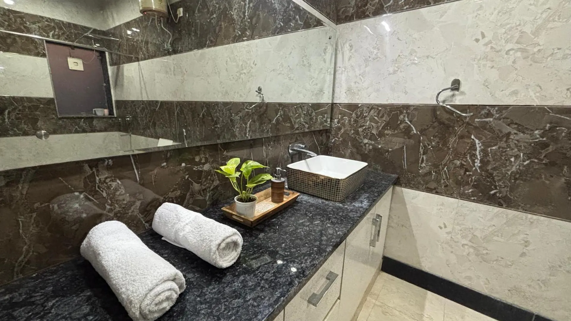 Gobravo 11 - 6Bhk Farm With Pool And Garden - Gurgaon Villa Farm stay