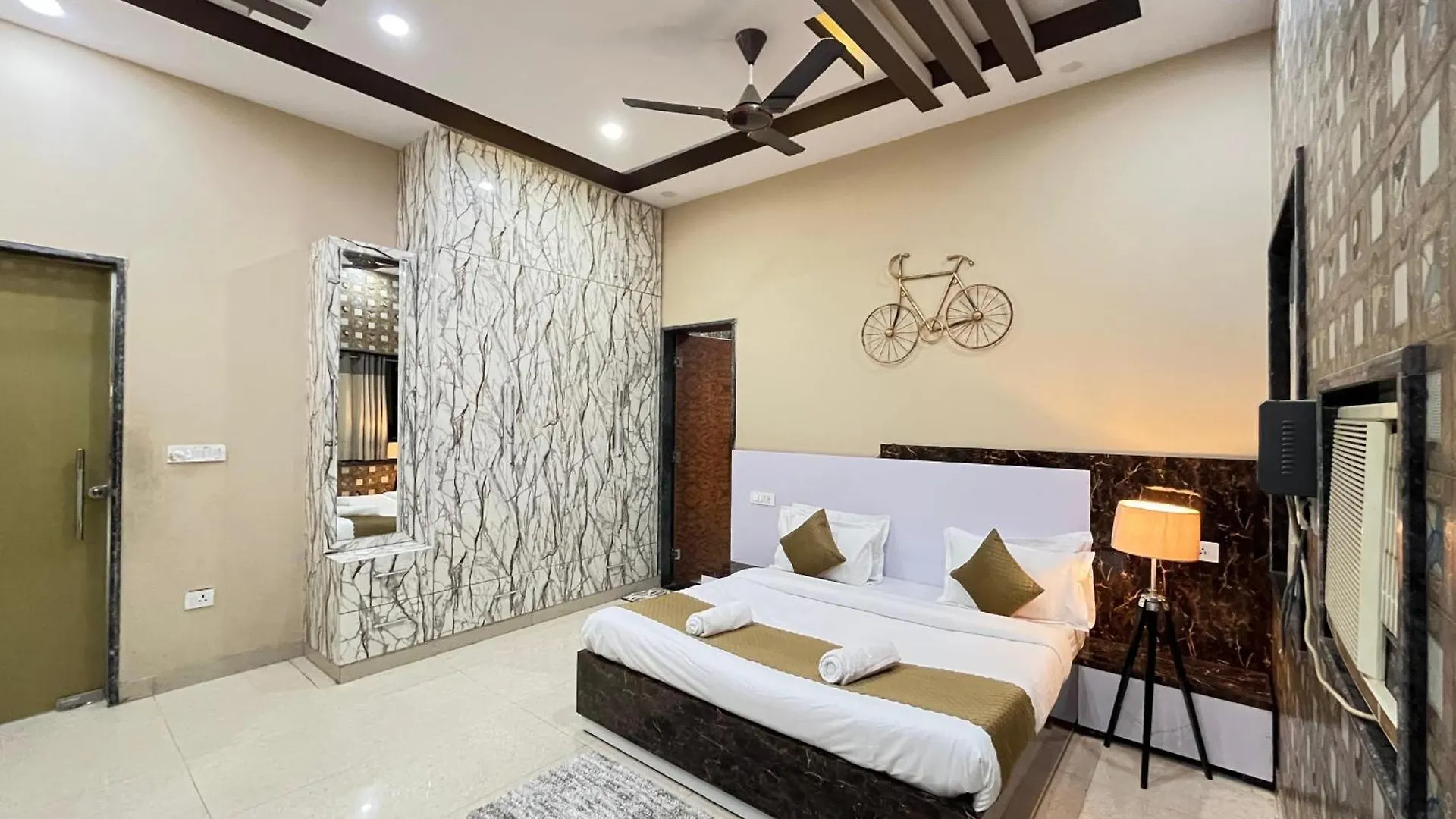Gobravo 11 - 6Bhk Farm With Pool And Garden - Gurgaon Villa